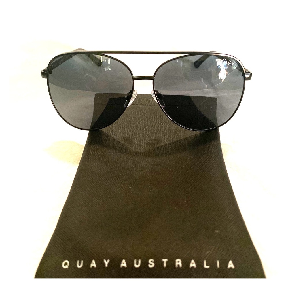 Quay Australia Vivienne Sunglasses in Smoke/Black